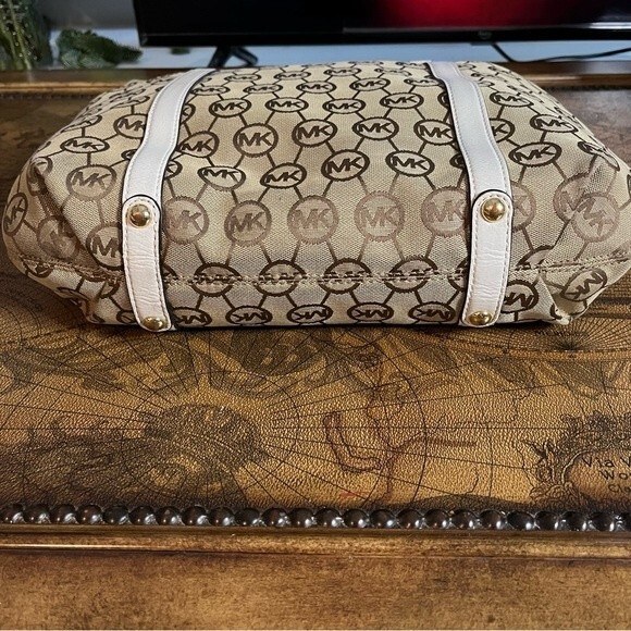 Michael Kors Tan Jacquard Jet Set Large Zip Tote White Leather Strap Side Pocket - Picture 5 of 14